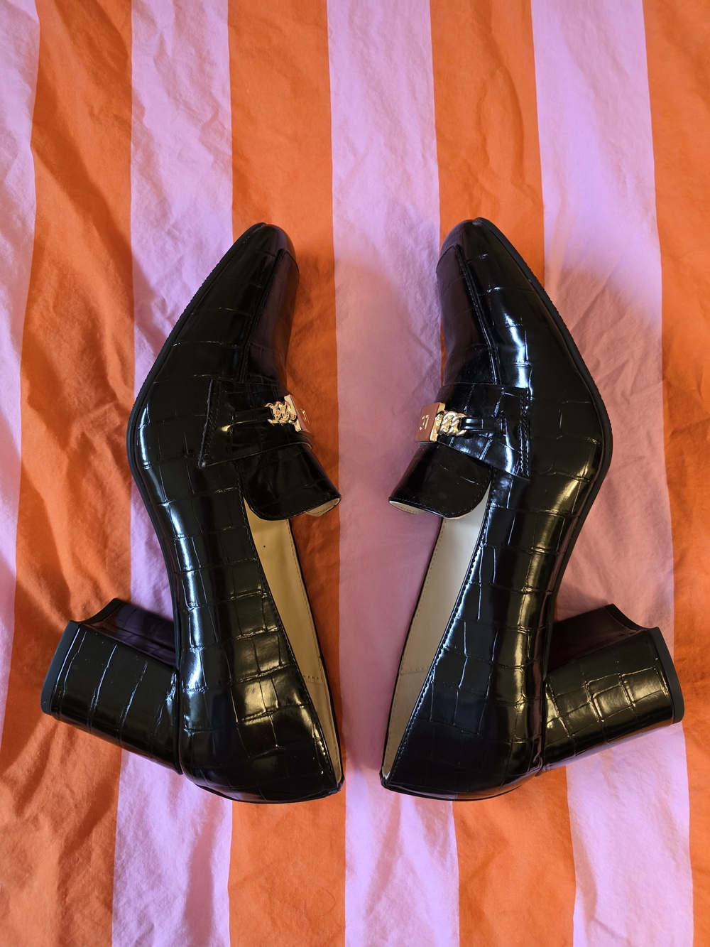 Liz Claiborne Black Croc-Embossed Loafers with Gold LC Chain - Picture 5 of 8